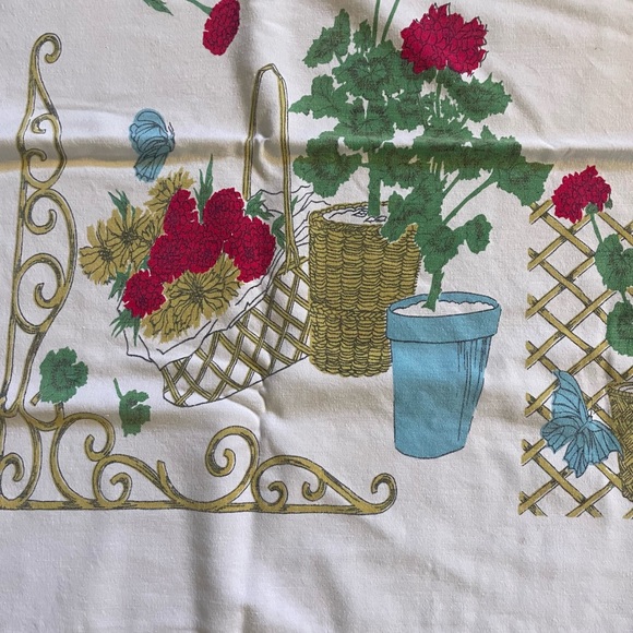 Vintage 50’s, 60’s table cloth, no stains, nice condition. - Picture 4 of 4